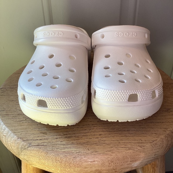 Women’s White Platform Crocs Classic Clog Shoes Size 9 - Picture 2 of 9